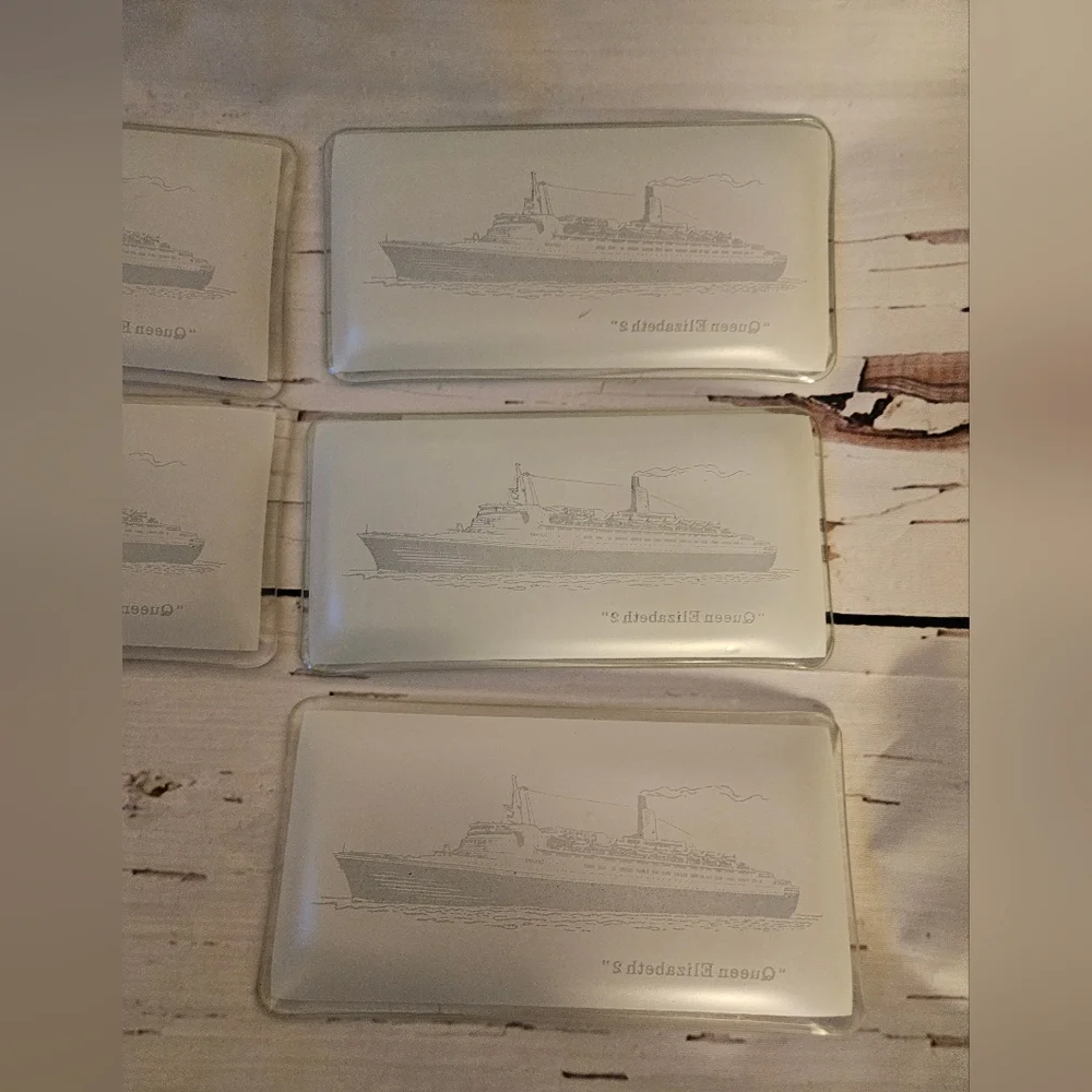 Vintage Set of Five Queen Elizabeth 2 Ship Small Plates - Picture 9 of 10